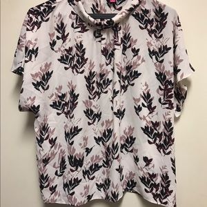 🏝Vince Camuto Floral Short Sleeve Top Size Large